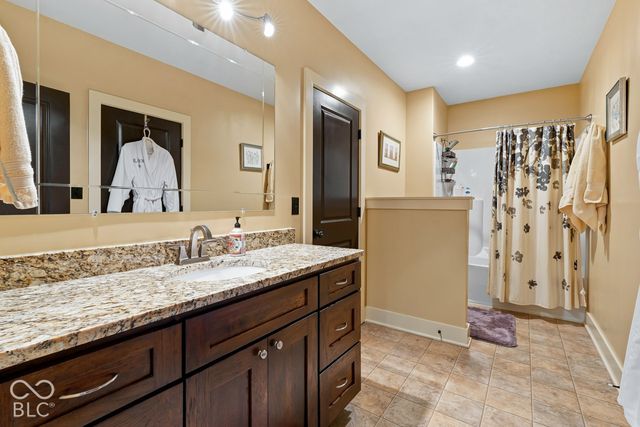 6736 W Stonegate Drive, Zionsville, IN 46077