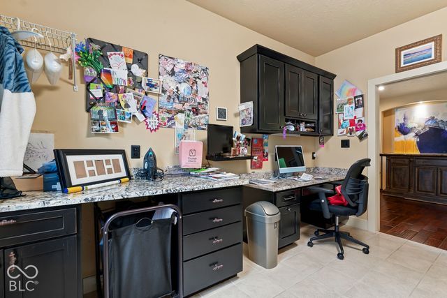 6736 W Stonegate Drive, Zionsville, IN 46077