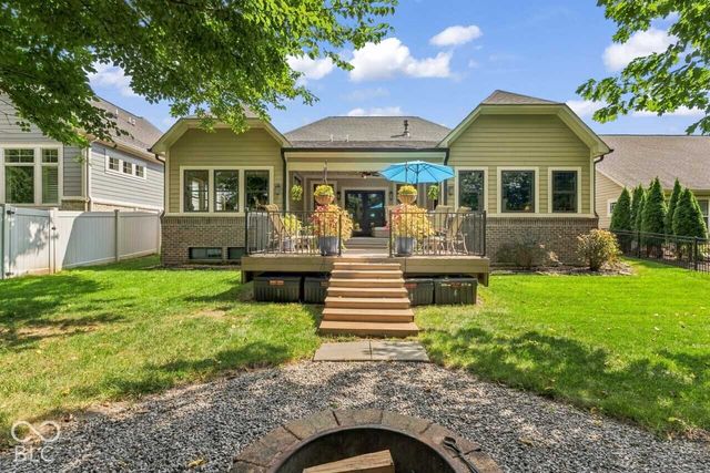 6736 W Stonegate Drive, Zionsville, IN 46077