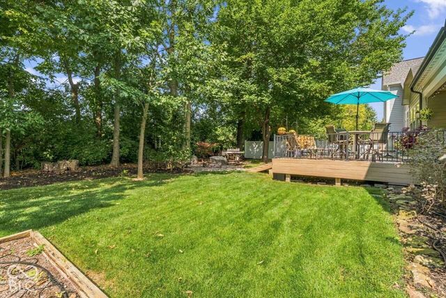 6736 W Stonegate Drive, Zionsville, IN 46077