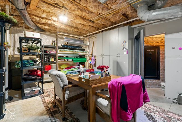 6736 W Stonegate Drive, Zionsville, IN 46077