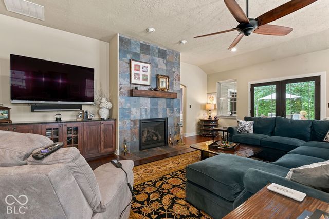 6736 W Stonegate Drive, Zionsville, IN 46077