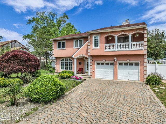 513 Ilexberry Lane, Toms River, NJ 08753