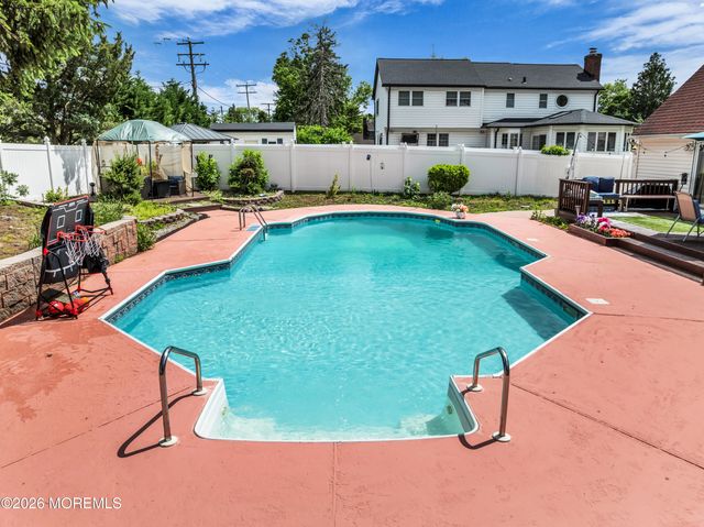 513 Ilexberry Lane, Toms River, NJ 08753