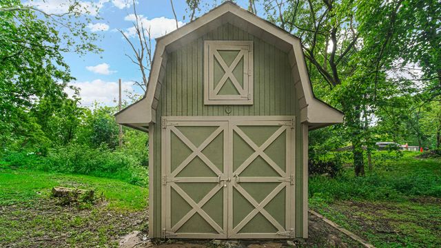1014 E 63rd Place, Merrillville, IN 46410