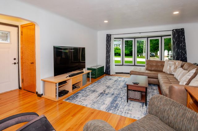 214 Cedar Street, Paw Paw, MI 49079