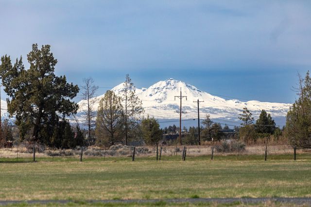 2305 NE Wilcox Avenue, Terrebonne, OR 97760