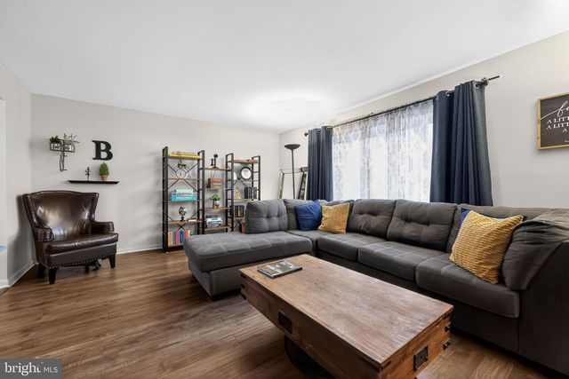 38 WALNUT ST, Williamstown, NJ 08094