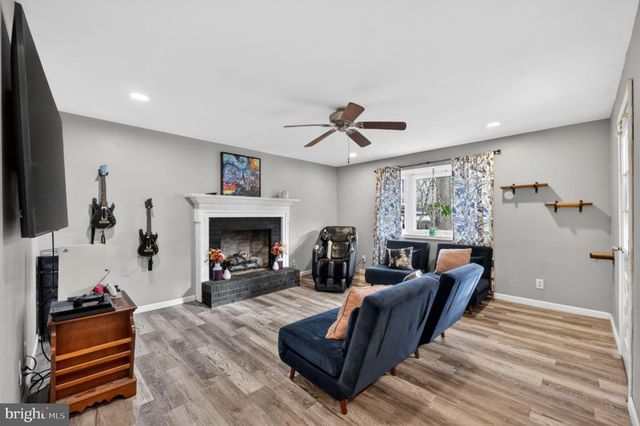 38 WALNUT ST, Williamstown, NJ 08094