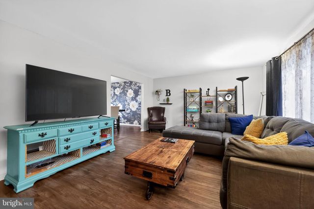 38 WALNUT ST, Williamstown, NJ 08094