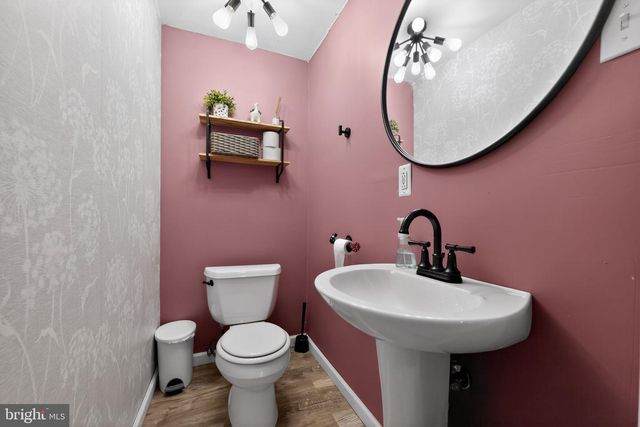 38 WALNUT ST, Williamstown, NJ 08094