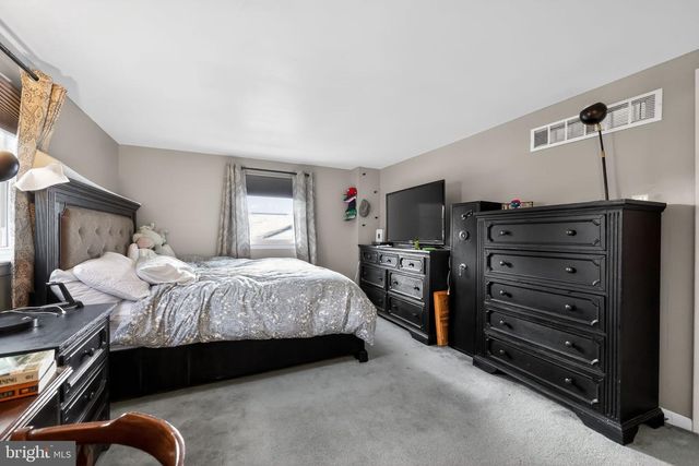 38 WALNUT ST, Williamstown, NJ 08094