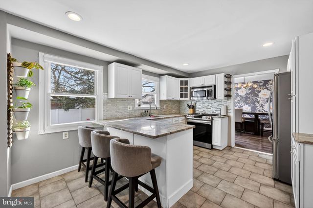 38 WALNUT ST, Williamstown, NJ 08094