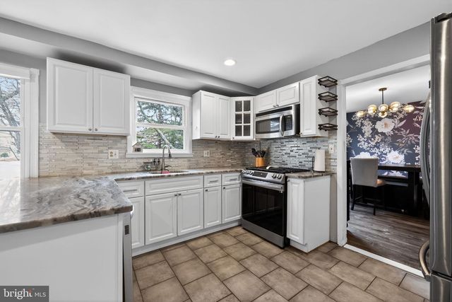 38 WALNUT ST, Williamstown, NJ 08094