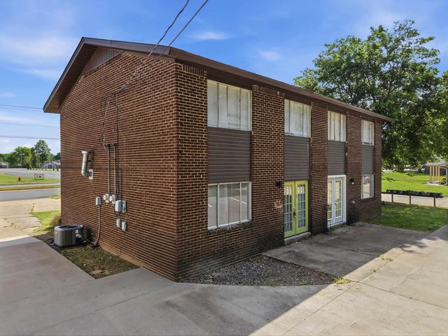 1900 Dave Ward, Conway, AR 72034