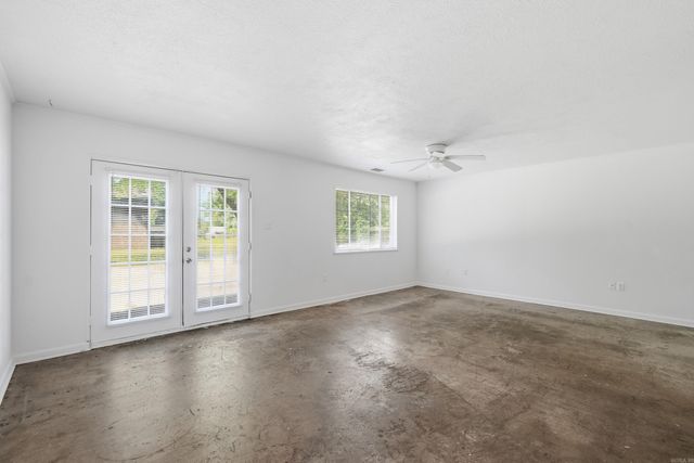 1900 Dave Ward, Conway, AR 72034