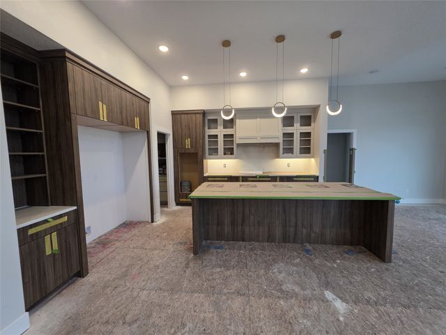 16211 Sharon Drive, Urbandale, IA 50323