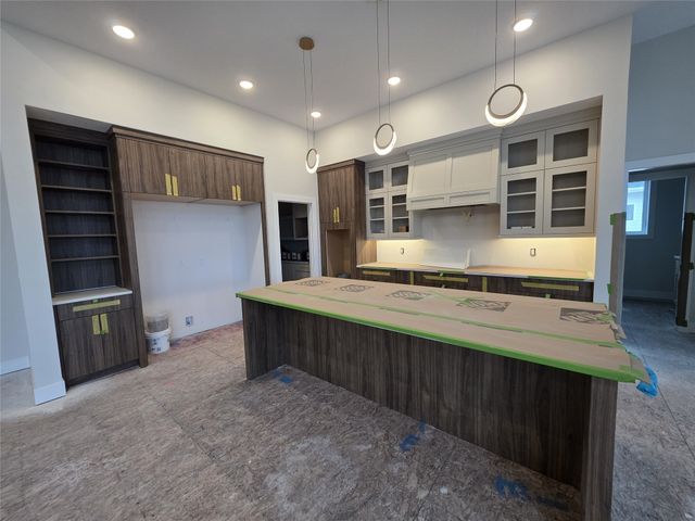 16211 Sharon Drive, Urbandale, IA 50323