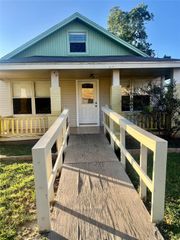 412 W Nazro Street, Baytown, TX 77520