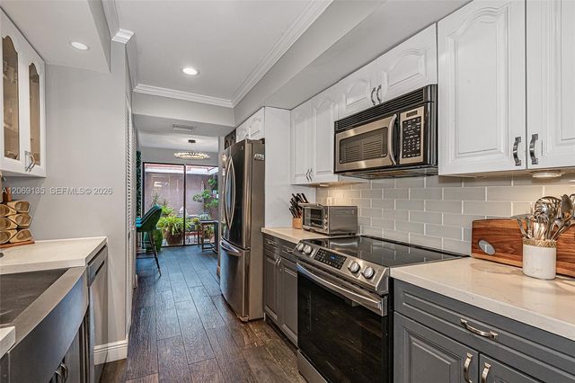 806 Saint Andrews Road 13, Hollywood, FL 33021