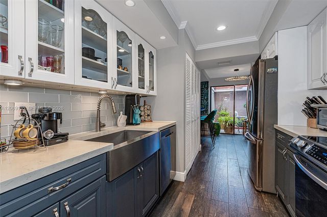 806 Saint Andrews Road 13, Hollywood, FL 33021