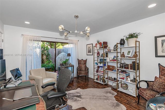 806 Saint Andrews Road 13, Hollywood, FL 33021
