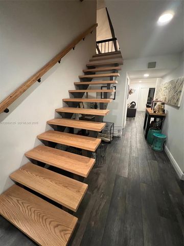 806 Saint Andrews Road 13, Hollywood, FL 33021
