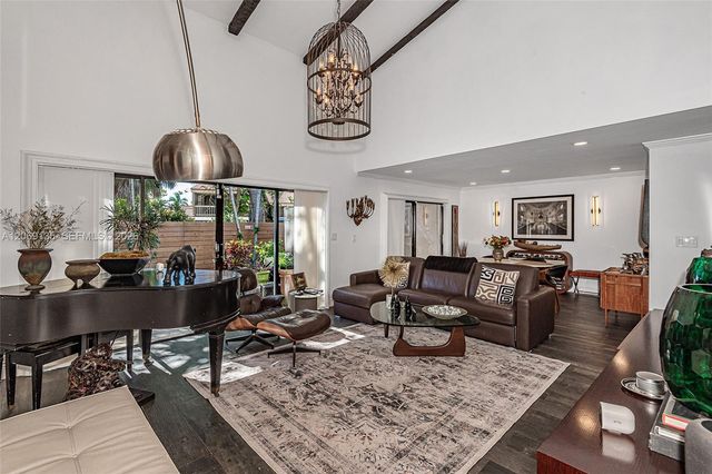 806 Saint Andrews Road 13, Hollywood, FL 33021