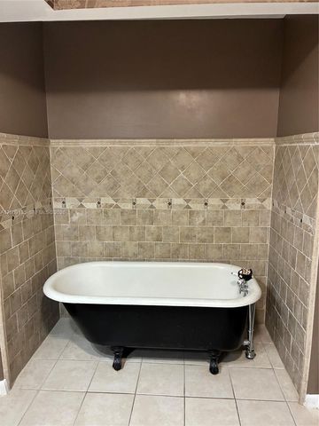 806 Saint Andrews Road 13, Hollywood, FL 33021