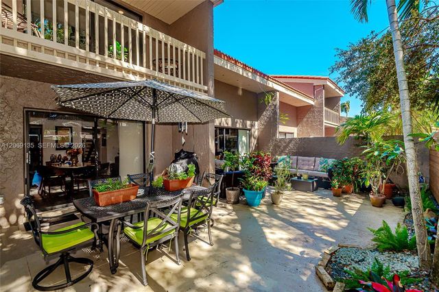 806 Saint Andrews Road 13, Hollywood, FL 33021