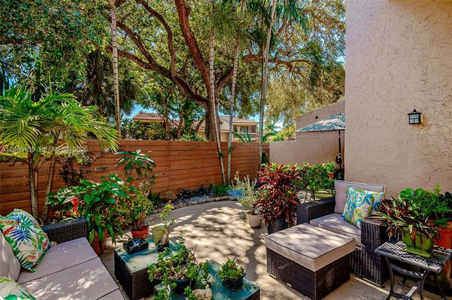 806 Saint Andrews Road 13, Hollywood, FL 33021