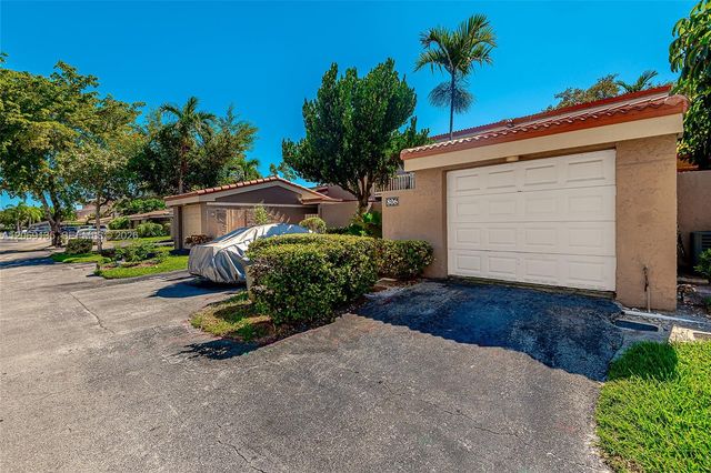 806 Saint Andrews Road 13, Hollywood, FL 33021