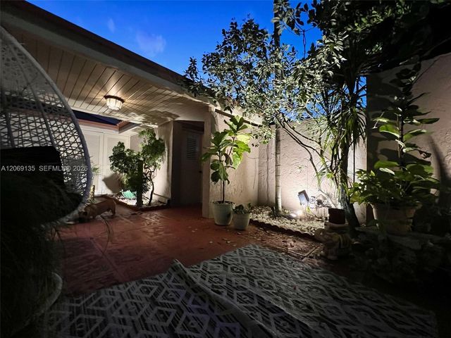 806 Saint Andrews Road 13, Hollywood, FL 33021
