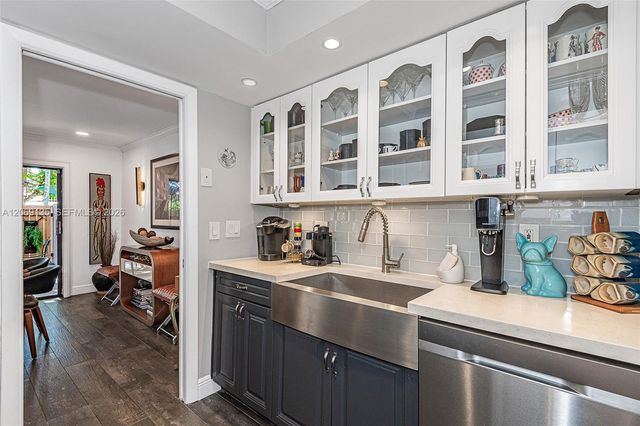 806 Saint Andrews Road 13, Hollywood, FL 33021