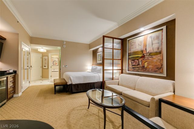 135 East HARMON Avenue 1817, Las Vegas, NV 89109