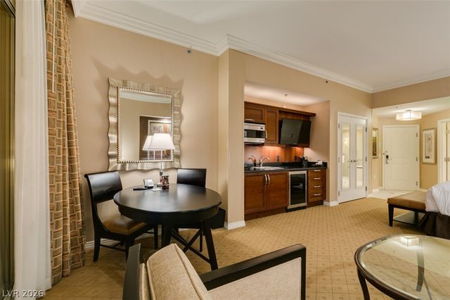 135 East HARMON Avenue 1817, Las Vegas, NV 89109