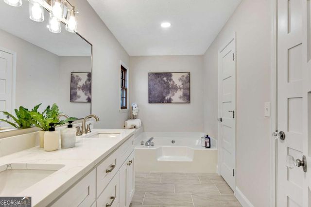 126 E Lake Drive, Roswell, GA 30075