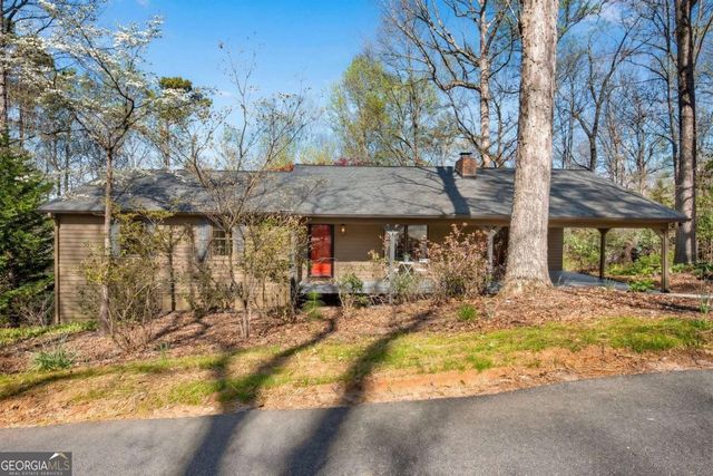 126 E Lake Drive, Roswell, GA 30075