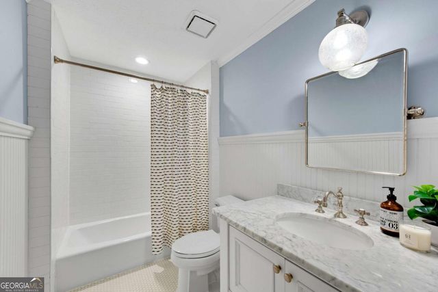 126 E Lake Drive, Roswell, GA 30075