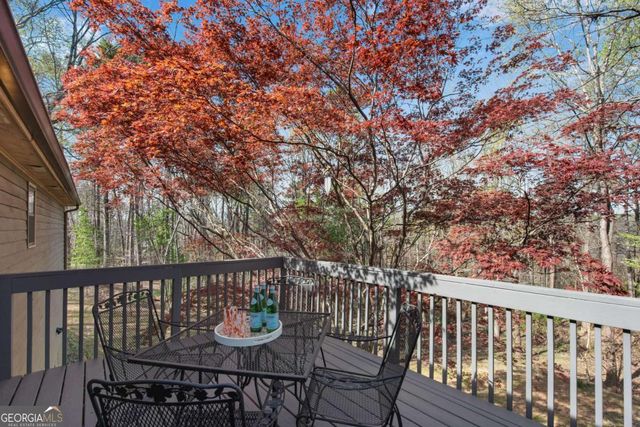 126 E Lake Drive, Roswell, GA 30075