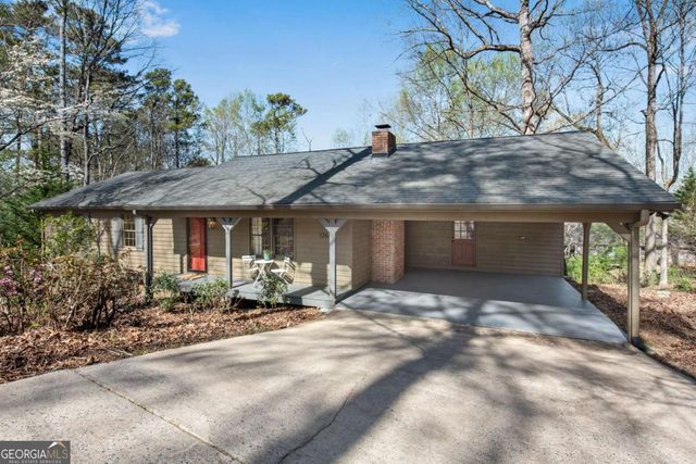 126 E Lake Drive, Roswell, GA 30075