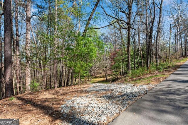 126 E Lake Drive, Roswell, GA 30075