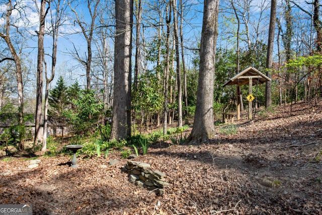 126 E Lake Drive, Roswell, GA 30075