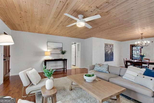 126 E Lake Drive, Roswell, GA 30075