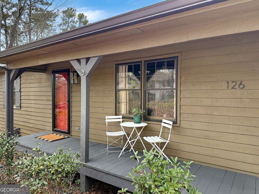 126 E Lake Drive, Roswell, GA 30075