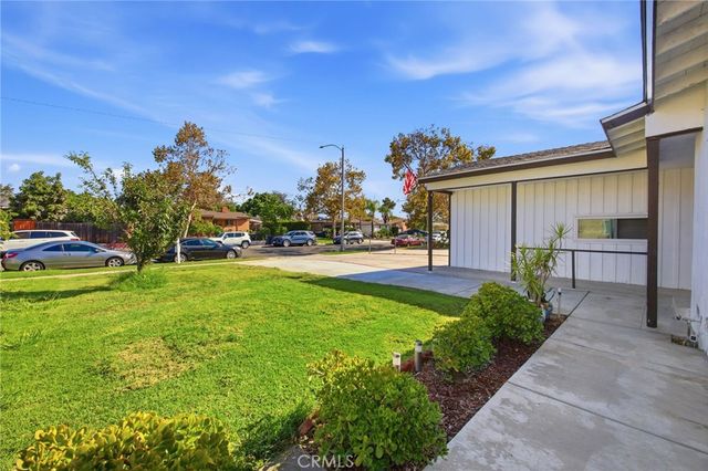 1926 W 18th Street, Santa Ana, CA 92706