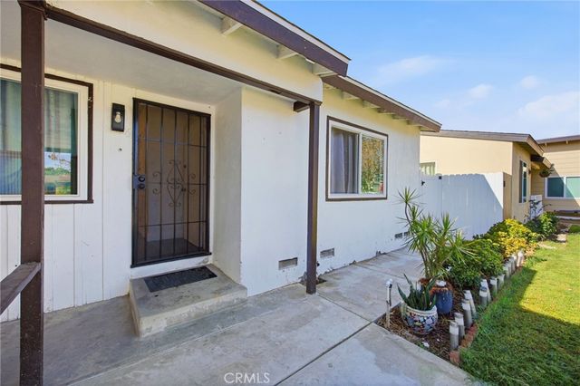 1926 W 18th Street, Santa Ana, CA 92706