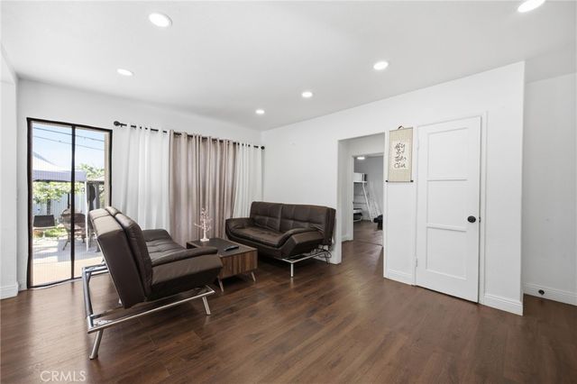 1926 W 18th Street, Santa Ana, CA 92706