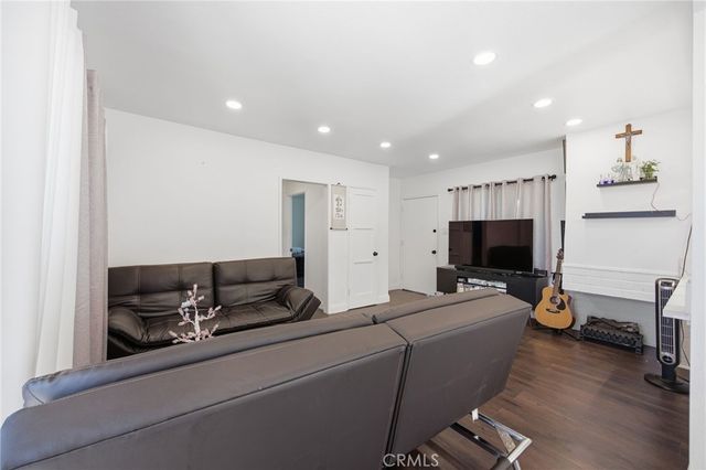 1926 W 18th Street, Santa Ana, CA 92706