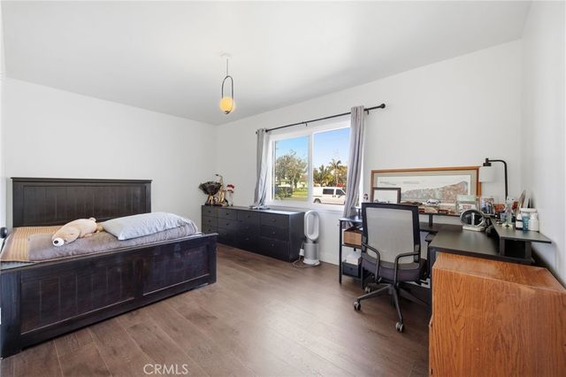 1926 W 18th Street, Santa Ana, CA 92706